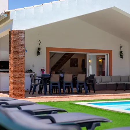 Сasa de vacaciones Ponta Da Piedade Family House *