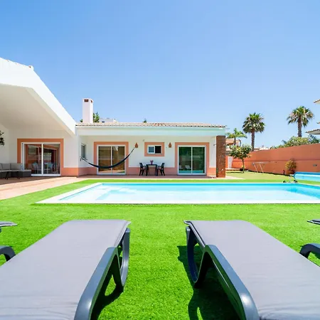 Casa de Férias Ponta Da Piedade Family House *