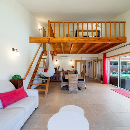 Casa de Férias Ponta Da Piedade Family House