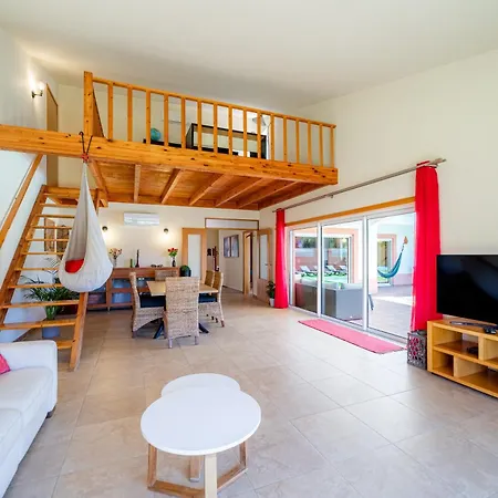 Casa de Férias Ponta Da Piedade Family House *